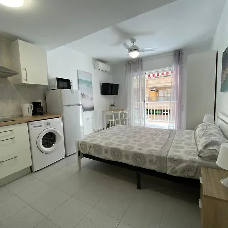 Apartamento Estudio De 23 M² En Torrevieja, Con 1 Baño Privado.