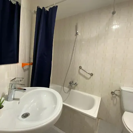 Apartamento Estudio De 23 M² En Torrevieja, Con 1 Baño Privado.