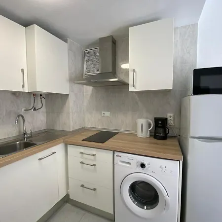 Estudio De 23 M² En Torrevieja, Con 1 Baño Privado. * Torrevieja