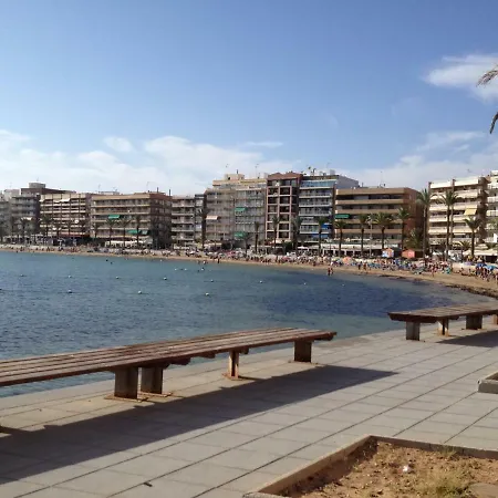Apartamento Estudio De 23 M² En Torrevieja, Con 1 Baño Privado.